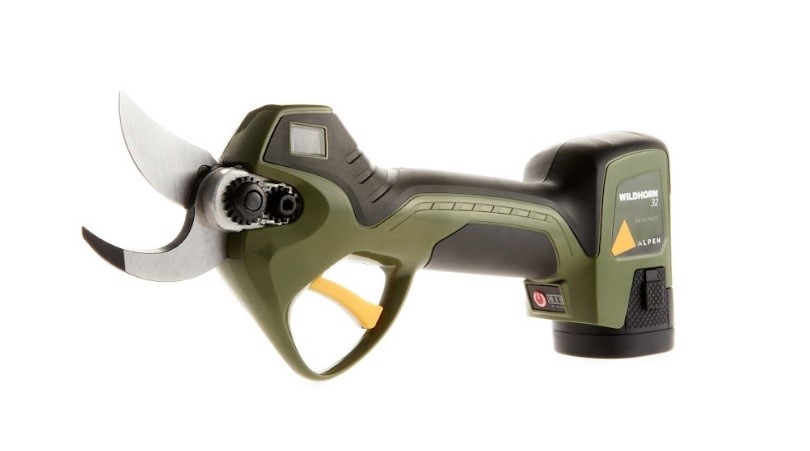ALPEN launches its first product line at Spoga Gafa, led by the Wildhorn 32, cordless electric pruning shears created in collaboration with FELCO