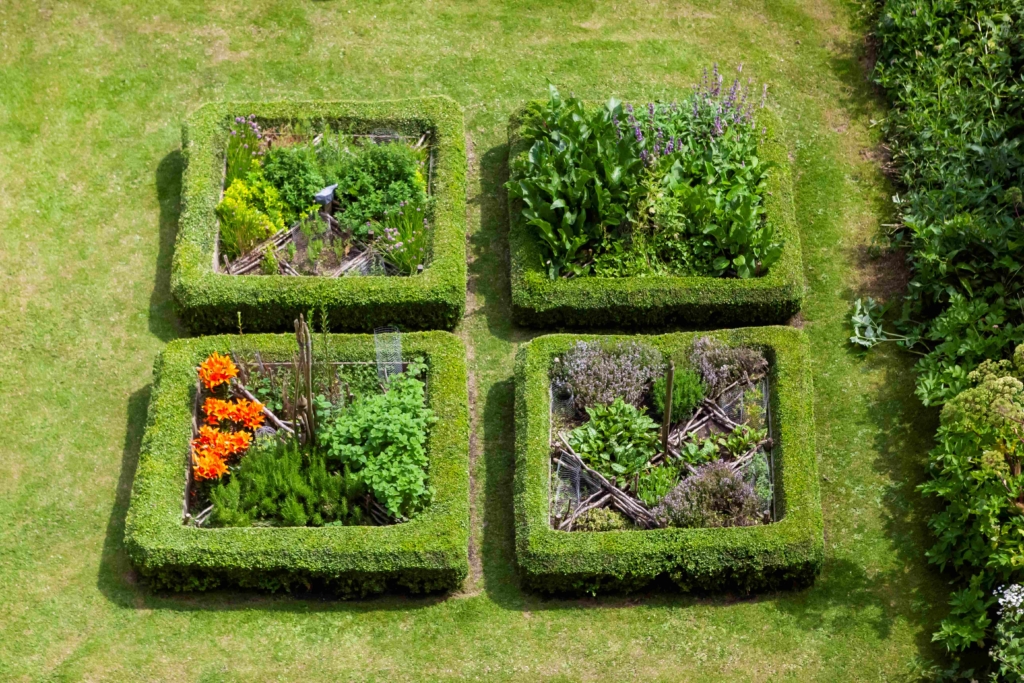 Castle Gardens Boasts Over a Thousand Metres of Hedging Castle Gardens Boasts Over a Thousand Metres of Hedging