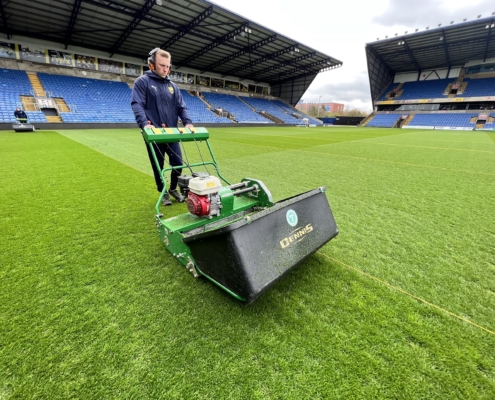 The Dennis G860 has ‘everything you need’ in a cylinder mower according to Kieron Jennings – Head Groundsman at Oxford United FC