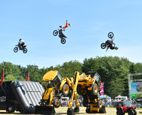 Sizzling party atmosphere as JCB lays on 75th birthday bash