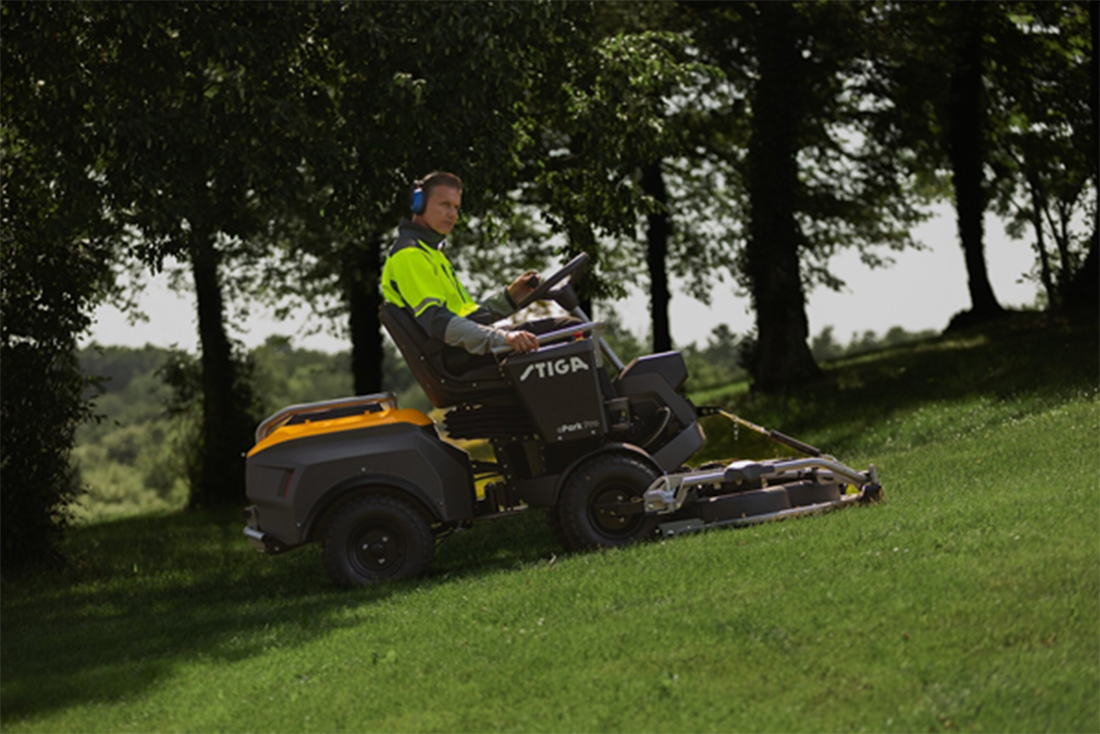 STIGA Champions Grounds Professionals During Grounds Week