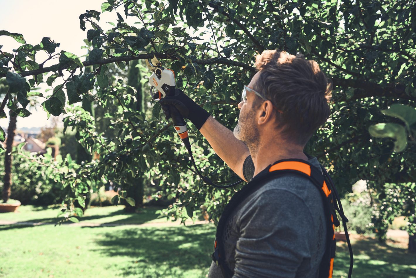 STIHL’s new battery powered pruning shears